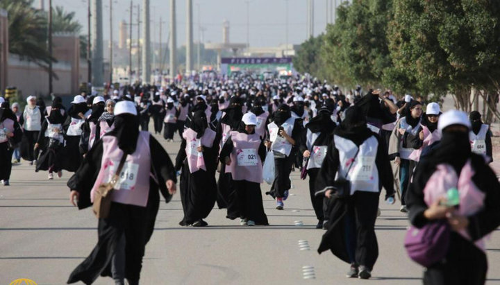 У першому в історії Саудівської Аравії марафоні для жінок було 1 500 учасниць