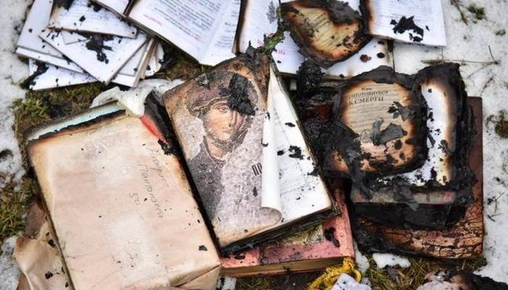 В ночь с 9 на 10 марта В Киеве подожгли с помощью зажигательной смеси храм Преображения Господня