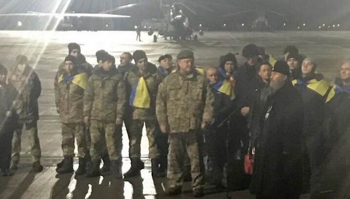 Встреча освобожденных пленных в Киевском аэропорту в декабре 2017 года