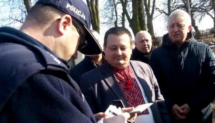 A Svoboda member and a schismatic set out a provocation at a Polish cemetery