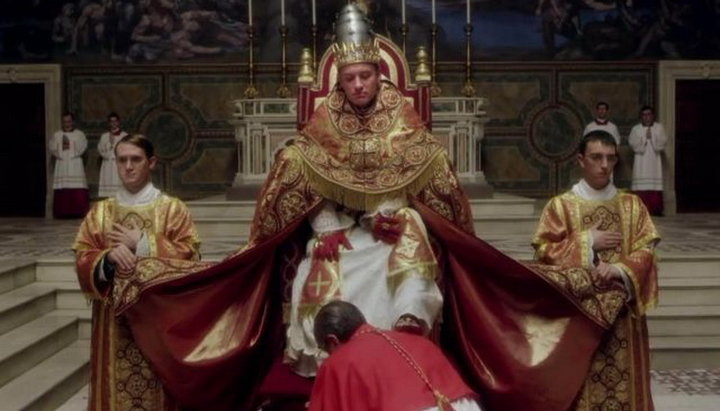 Кадр з фільму «Молодий Папа»