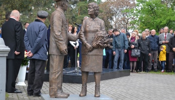 У Києві в 2016 році відкрили пам'ятник живим ветеранам