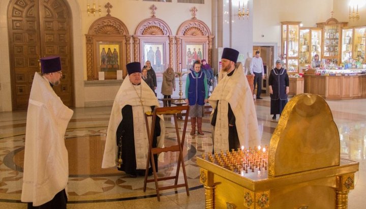 Панихида прошла в Спасо-Преображенском кафедральном соборе Хабаровска 