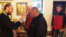 В Криму священик УПЦ звернув баптистів у Православ'я