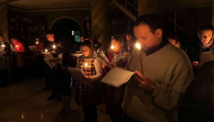 Молодежь Винницкой епархии читает Псалтирь за мир в Украине