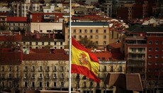 В Іспанії опустили прапори, щоб відзначити хресну смерть Христа