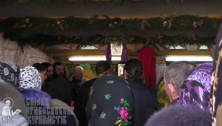 Верующие УПЦ Пасху встретят в гараже, оборудованном для богослужений