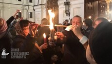 В Пасхальную ночь верующие встретили Благодатный огонь в Лавре