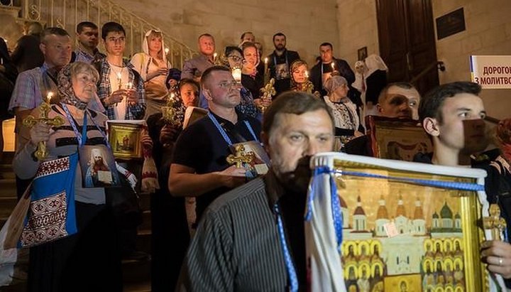 Украинцы прошли по Via Dolorosa с уникальной молитвенной миссией 