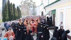 500 паломников из Нежина поклонились святыням двух Лавр