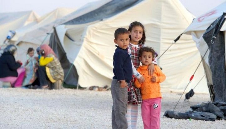 Сирийские дети в лагере беженцев в Иордании, где работает МОКК