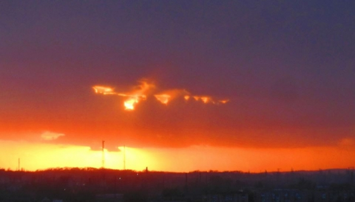 Ровенский фотограф увидел в небе «огненный крест»