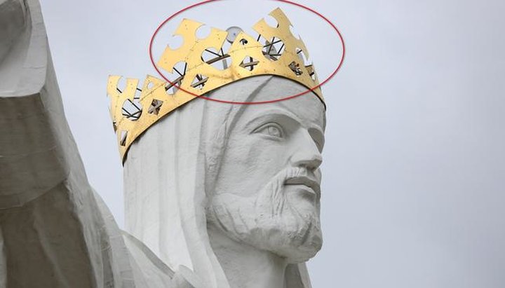 В короне памятника Иисусу Христу разместили антенны