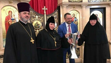 ФФУ привезла кубок чемпионов монахиням в церковь УПЦ КП «Нечаянная радость»