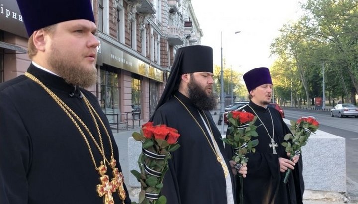 Одесские священники совершили заупокойные богослужения непосредственно на месте гибели мирного населения в 2014 году