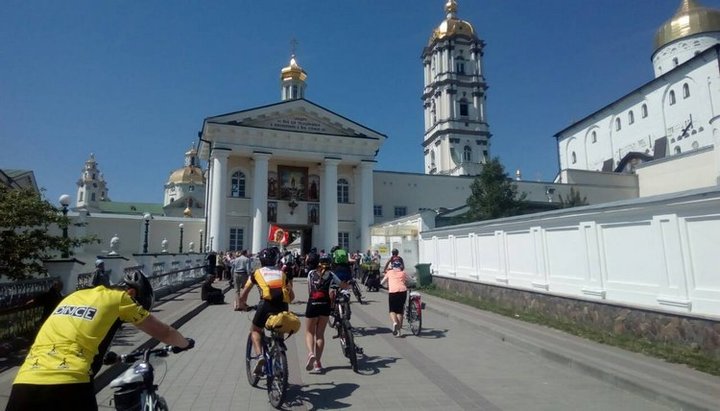 В Почаеве завершилось велопаломничество за межконфессиональный мир