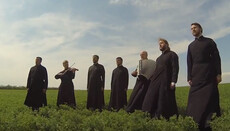 Священики з Одеси виконали пісні воєнних років
