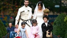 Обряд массового венчания в Грузии в День святости семьи собрал 500 пар