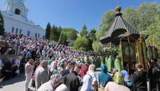 Сотні вірних УПЦ взяли участь у хресній ході в Святогірській лаврі