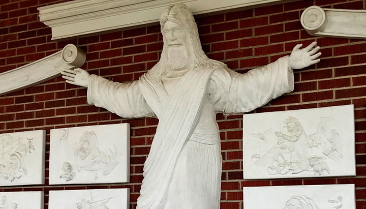 Баптисты просят демонтировать изображение Иисуса Христа на фасаде церкви