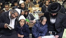 Британія: в єврейських школах мають викладати теорію одностатевих шлюбів