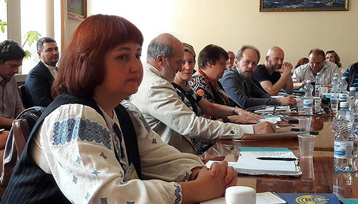 Protopriest Georgy Kovalenko also participated in the round table