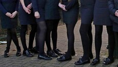 В школах Англії дівчаток зобов'язали носити «гендерно нейтральні штани»