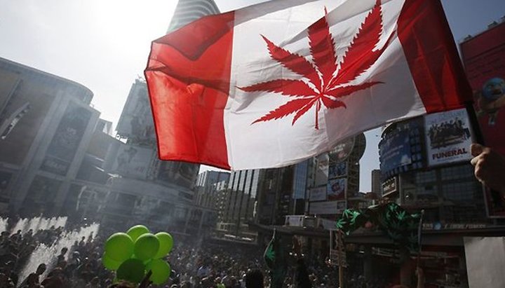 Багато молодих людей в Канаді з захопленням сприйняли легалізацію марихуани