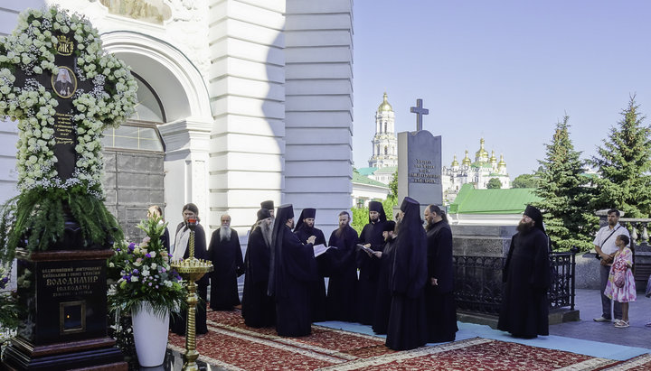 Панихида на могиле Блаженнейшего Владимира (Сабодана)