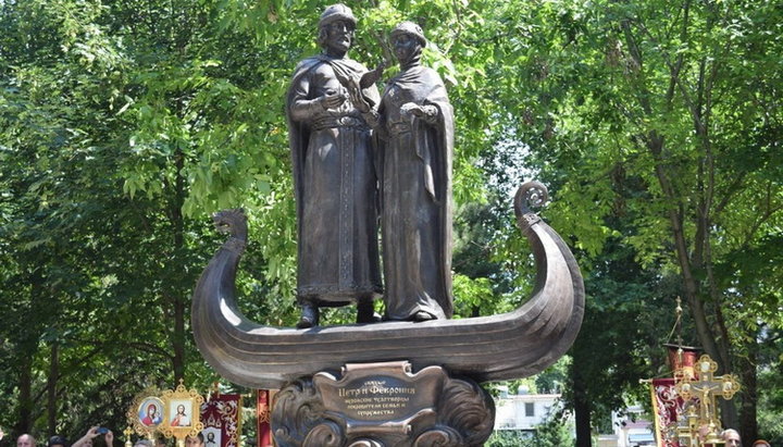 Пам'ятник святим Петру і Февронії в Сімферополі