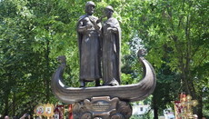 У Сімферополі встановили пам'ятник святим Петру і Февронії