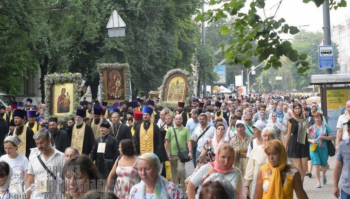 Крестный ход в День Крещения Руси в 2016 году