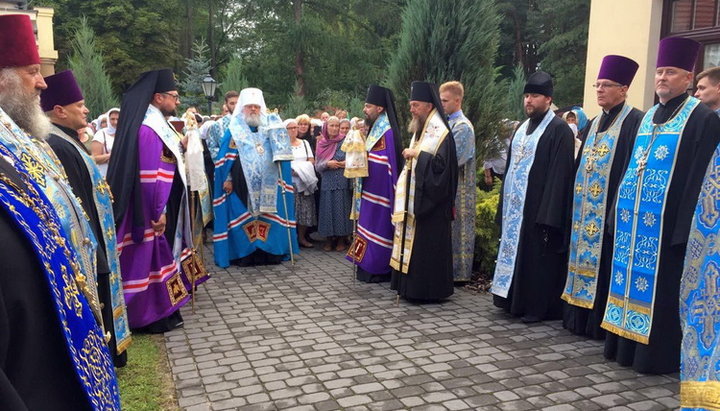 Святкове богослужіння у Свято-Покровському жіночому монастирі в с. Турковице