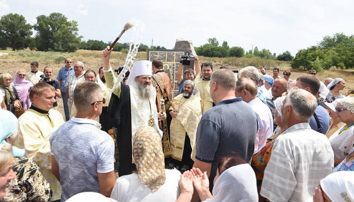 Храм в честь апостола Андрея Первозванного освятил митрополит Запорожский Лука 