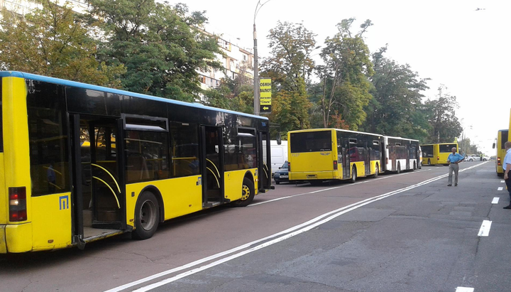 Власникам автобусів заборонили везти віруючих УПЦ до Києва