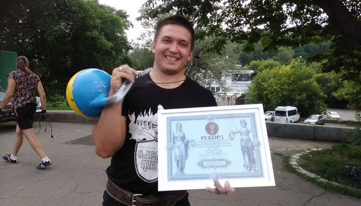 Николай Ткачук установил новый рекорд по толканию гири