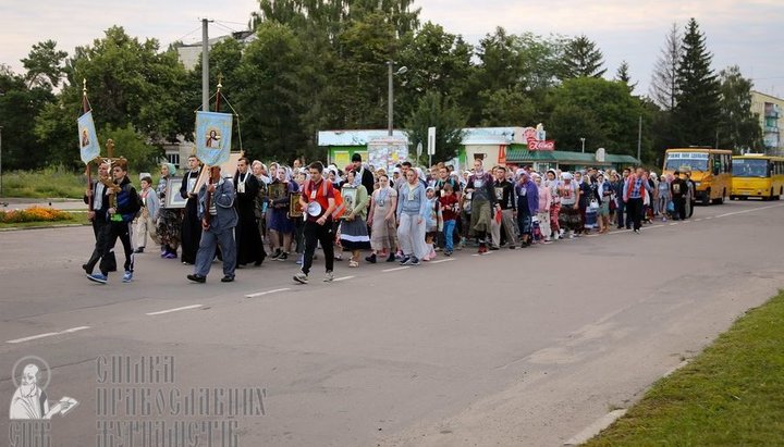 Крестный ход из Здолбунова в Почаев в июле 2017 года