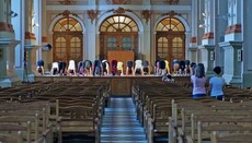 Львів'яни обурились проведенням занять з йоги в костелі
