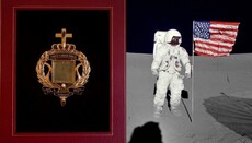 Библию, побывавшую на Луне, выставили на аукцион в США