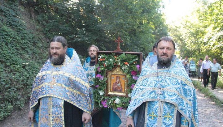 Крестный ход в честь Ладанской иконы Пресвятой Богородицы