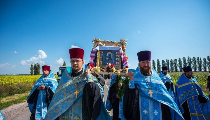 Хресний хід з «Борзнянською» іконою Богоматері