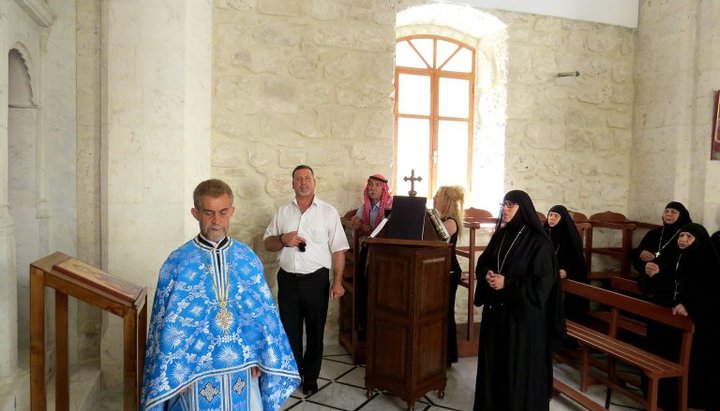 Литургия в монастыре святой Феклы, Сирия