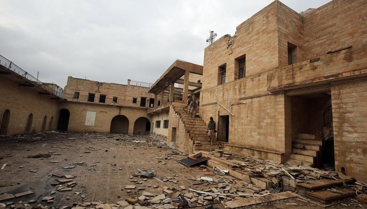 Разрушенная католическая  церковь в Мосуле