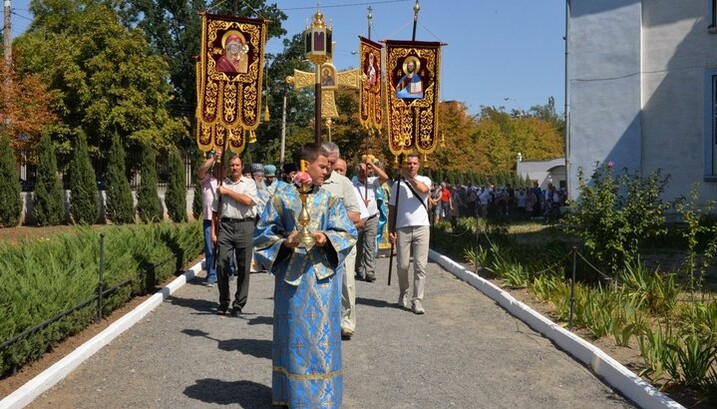 Хресний хід навколо собору