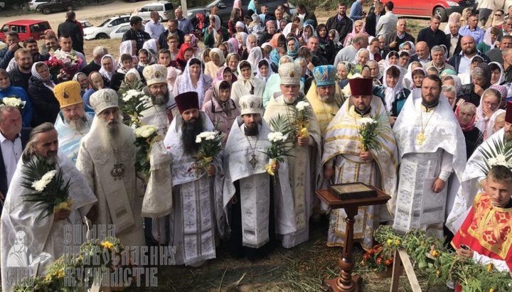 Освящение храма в честь святителя Феодосия, архиепископа Черниговского