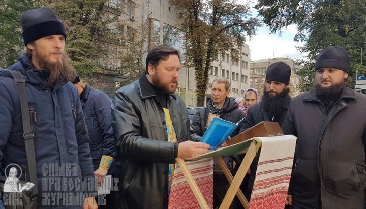 Believers of the Rovno eparchy at the prayerful standing in Kiev