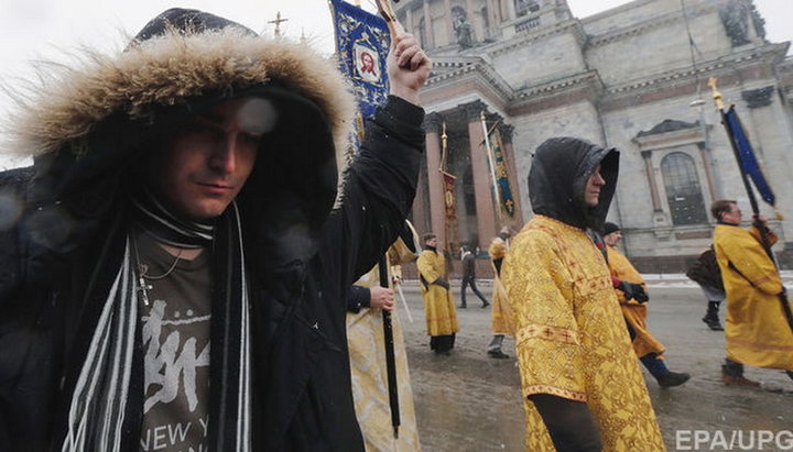 «Православные титушки» оказались участниками крестного хода в Петербурге
