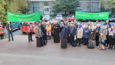 UOC believers continue their prayerful standing at the exarchs’ residence