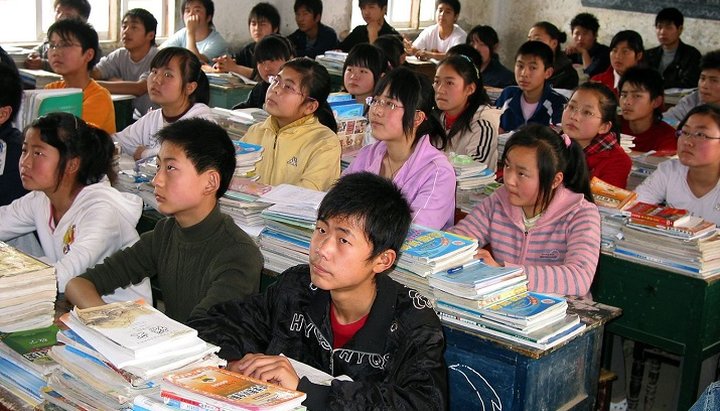 Правительство Китая продолжает борьбу за мировоззрение школьников