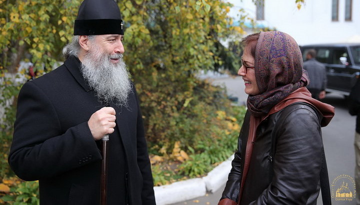 Abbot of Sviatogorsk Lavra Metropolitan Arseny (Yakovenko) and US Ambassador to Ukraine Marie Yovanovitch